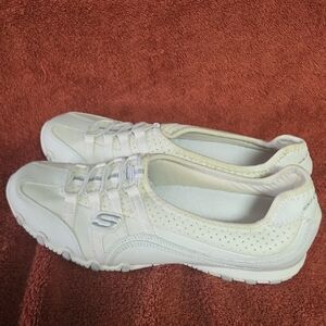 Skechers Women's Cream Sneakers